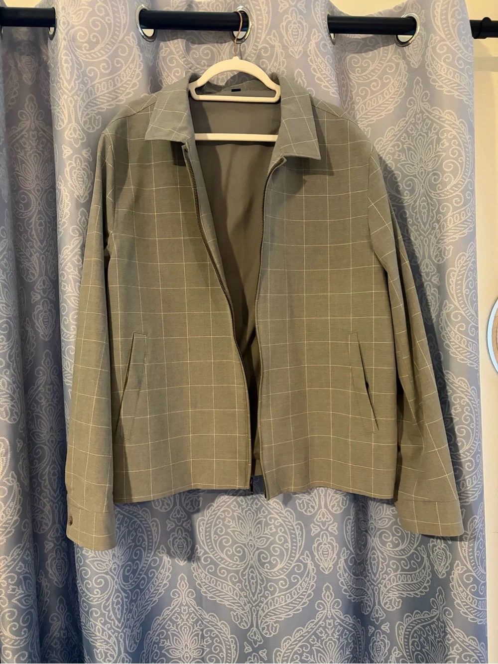 Two-Piece Plaid Jacket and Jogger Suit Set - Grey